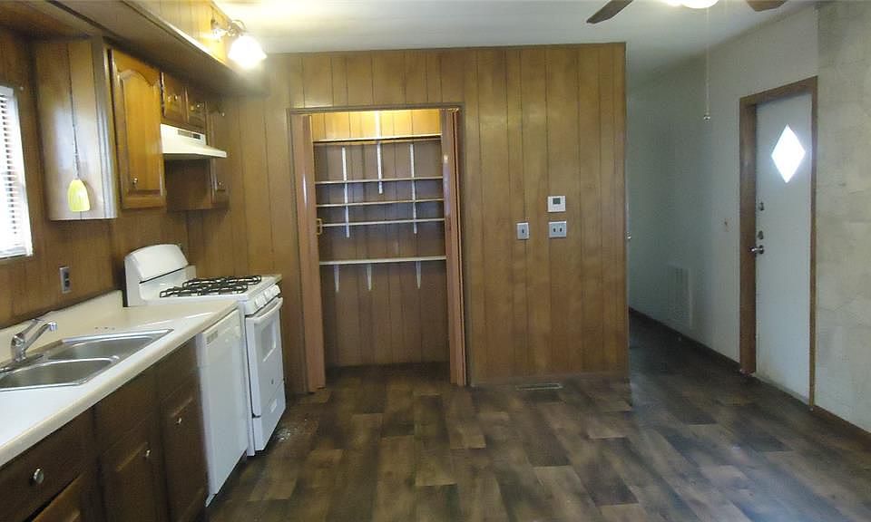 1st image of 106 Gossett St #A