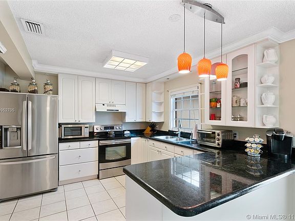 5th image of 10611 NW 26th Pl