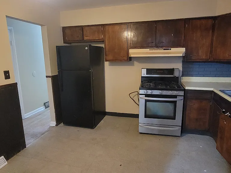 4493 E Livingston Ave — Photo 2