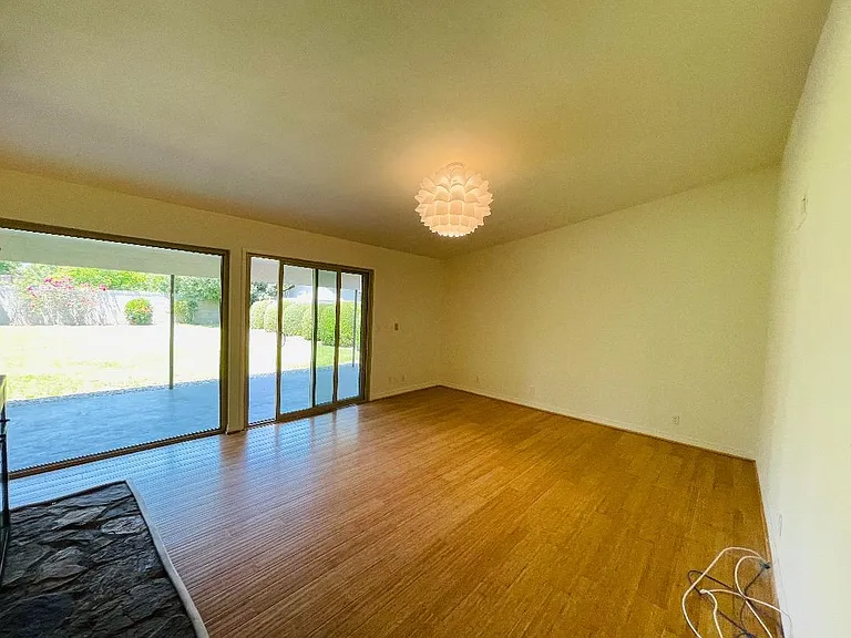 431 E Sandra Ave — Photo 6