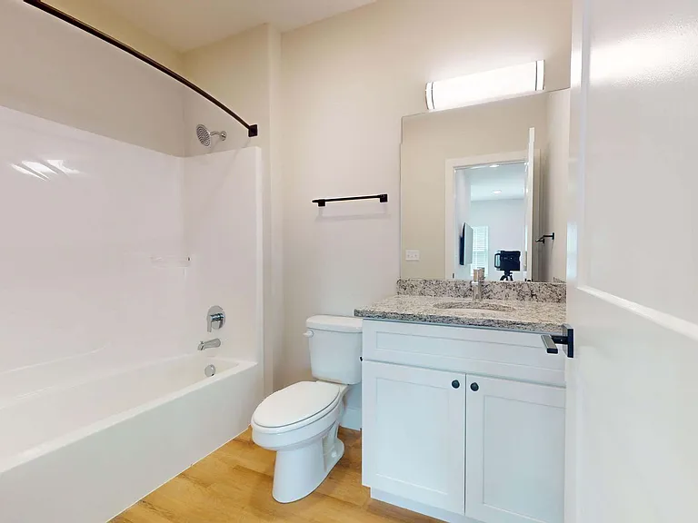 305 W Washington St — Photo 33