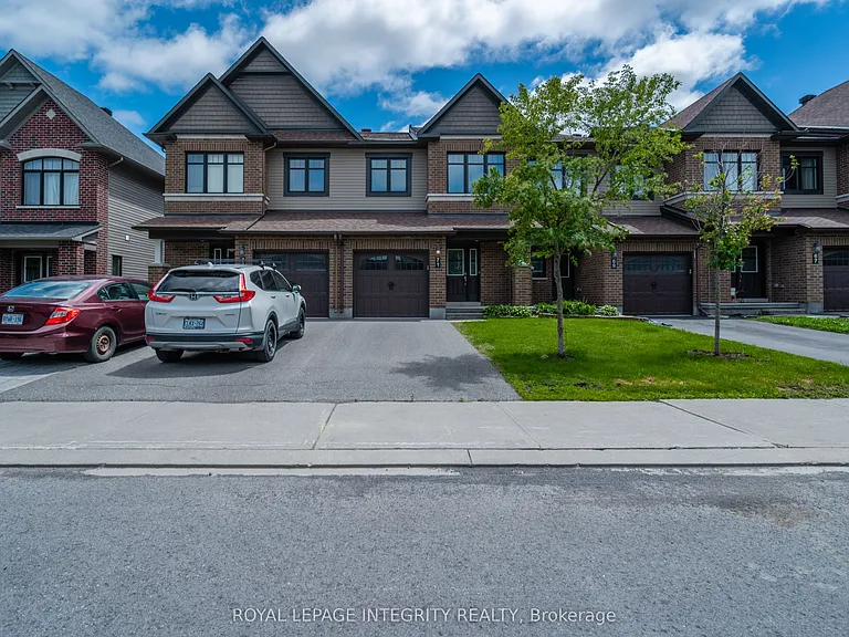71 Fallengale Cres — Photo 1