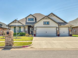 912 34th Ter, Moore, OK 73160