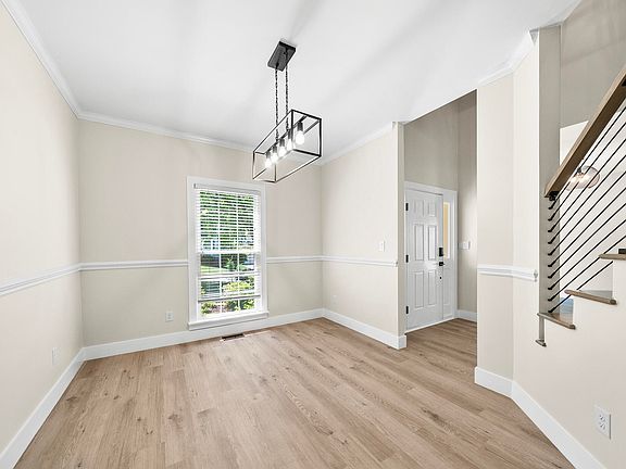 3rd image of 114 Old Bridge Ln