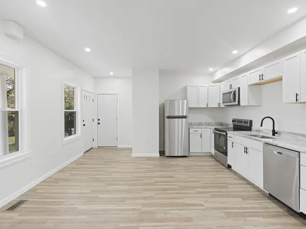 20 Graham St APT 1, Gardner, MA 01440