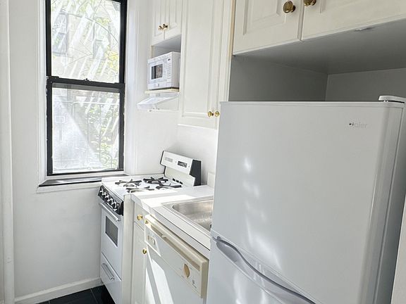 3rd image of 428 E 81st St APT 3C