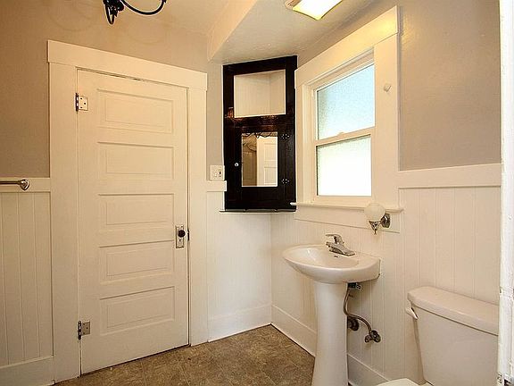 5th image of 928 N Harrison Ave