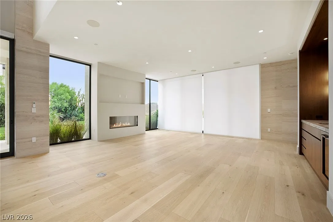 5 bed, 7.0 bath, 5616 sqft, $35,000 — Photo 3