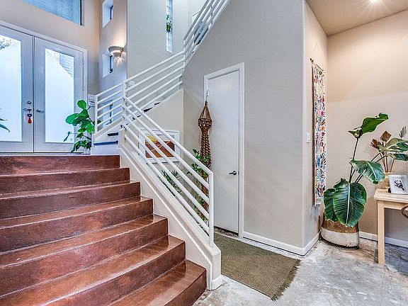 5th image of 924 Trail Wood Ct