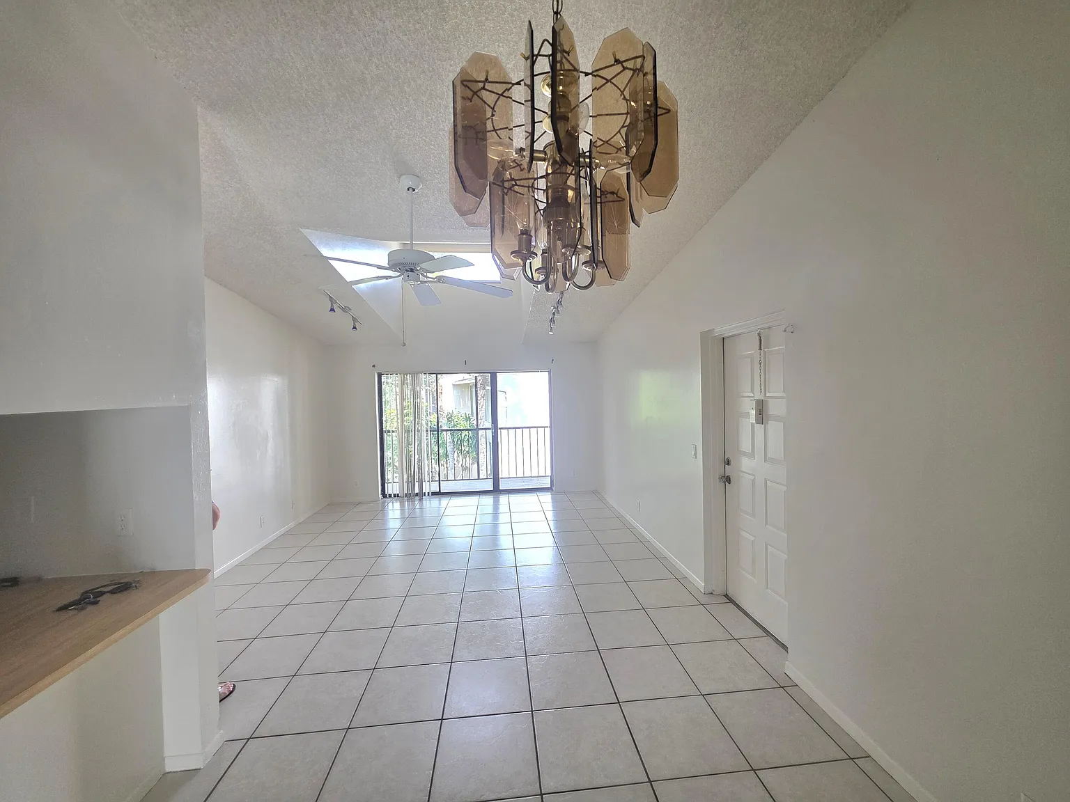 2 bed, 2.0 bath, 1005 sqft, $1,800 — Photo 3
