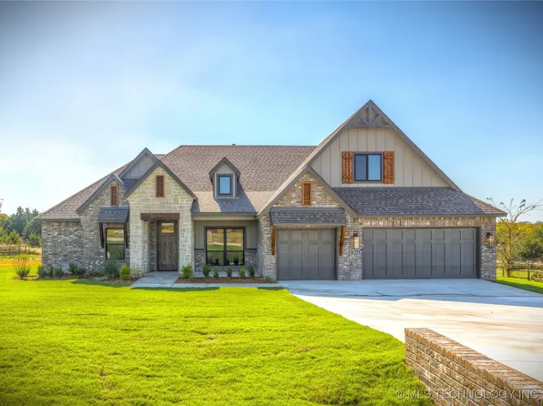 2014 E 45th Pl, Sand Springs, OK 74063