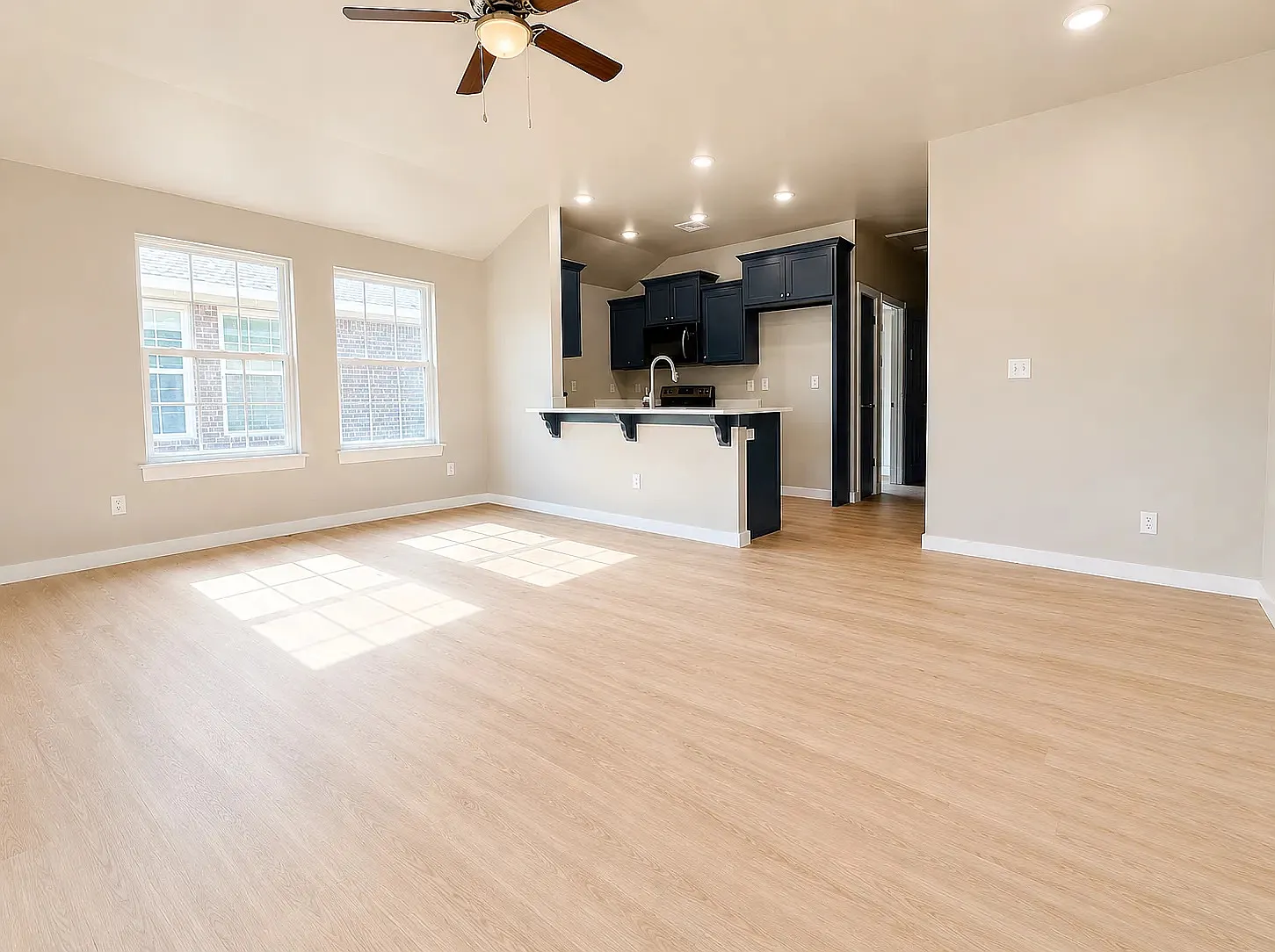 3 bed, 1150 sqft, $1,350 — Photo 3