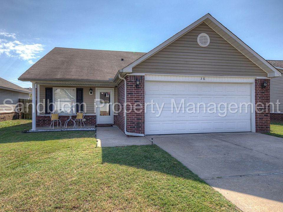 1st image of 38 W Fairlane Pl