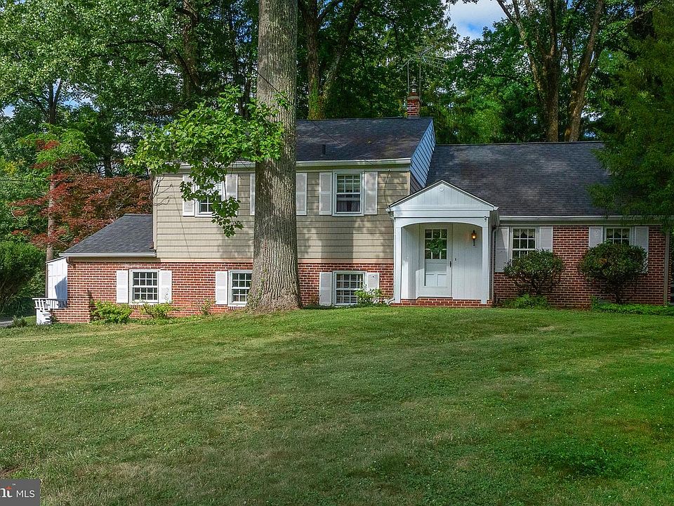 1st image of 302 Earles Ln
