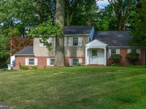 302 Earles Ln, Newtown Square, PA 19073
