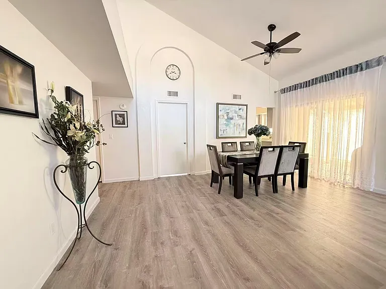 10483 N Autumn Hill Ln — Photo 2