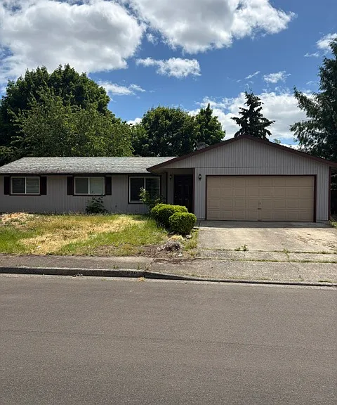 878 NE Thomas Ct — Photo 1