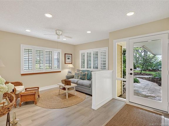 4th image of 5253 SE Club Way