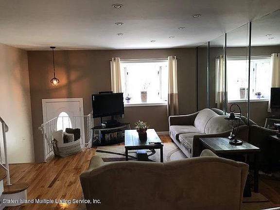 2nd image of 162 McArthur Ave