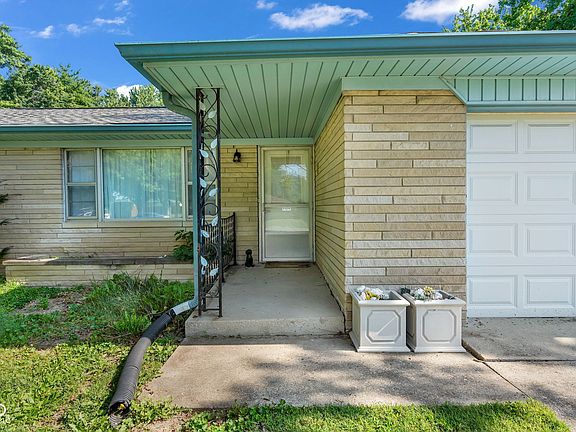 3rd image of 7222 Maple Dr