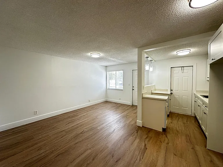 2331 Arthur St #5 — Photo 8