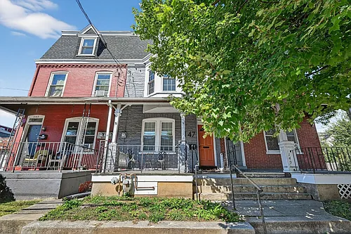 147 E Liberty St Photo 1