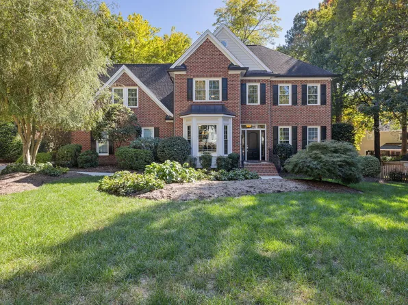208 Townsend Ct, Cary, NC 27518