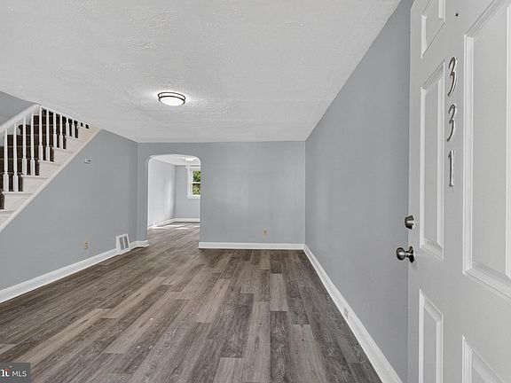 5th image of 331 W 21st St