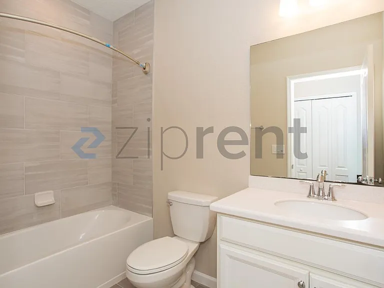 2116 Amberly Dr — Photo 7