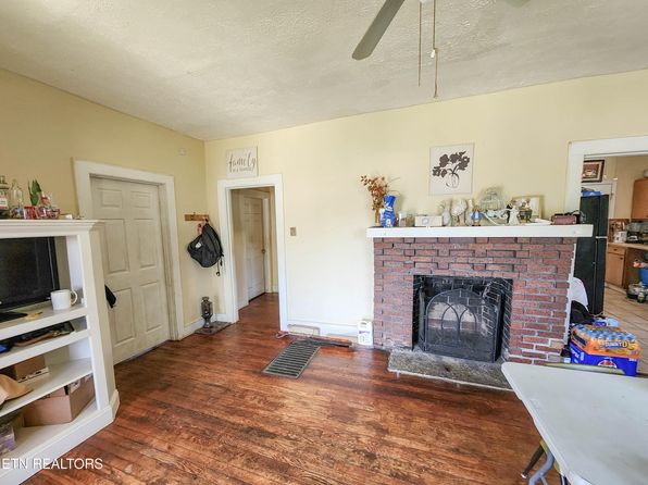3709 Speedway Cir, Knoxville, TN 37914