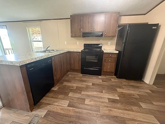 5th image of 22 Patricia Ln