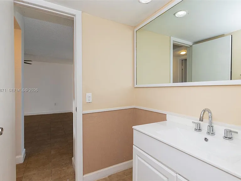 10500 SW 108th Ave #B414 — Photo 34