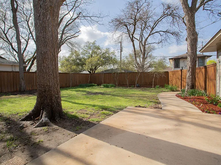 717 Greenleaf Dr — Photo 25