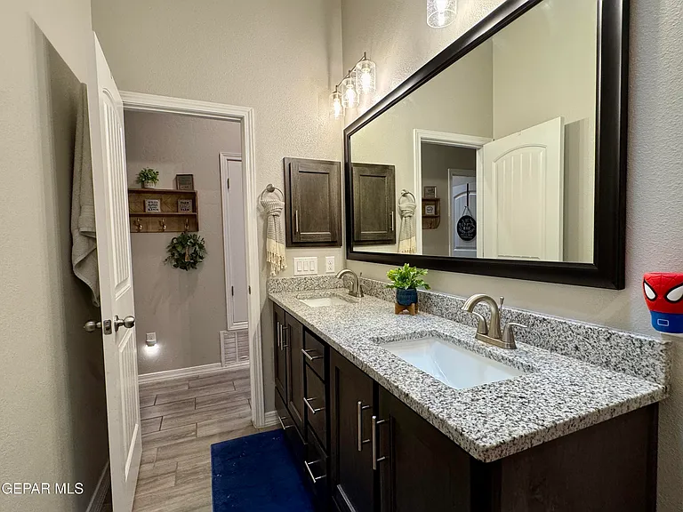 13684 Glen Vista Ln — Photo 35