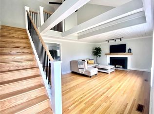 92 Ridgeview Ave, Trumbull, CT 06611