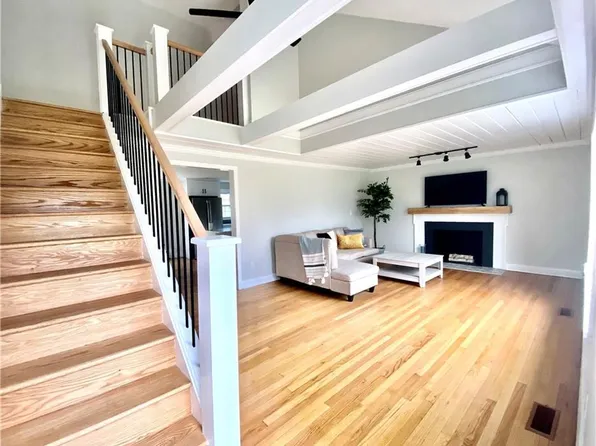 92 Ridgeview Avenue, Trumbull, CT 06611