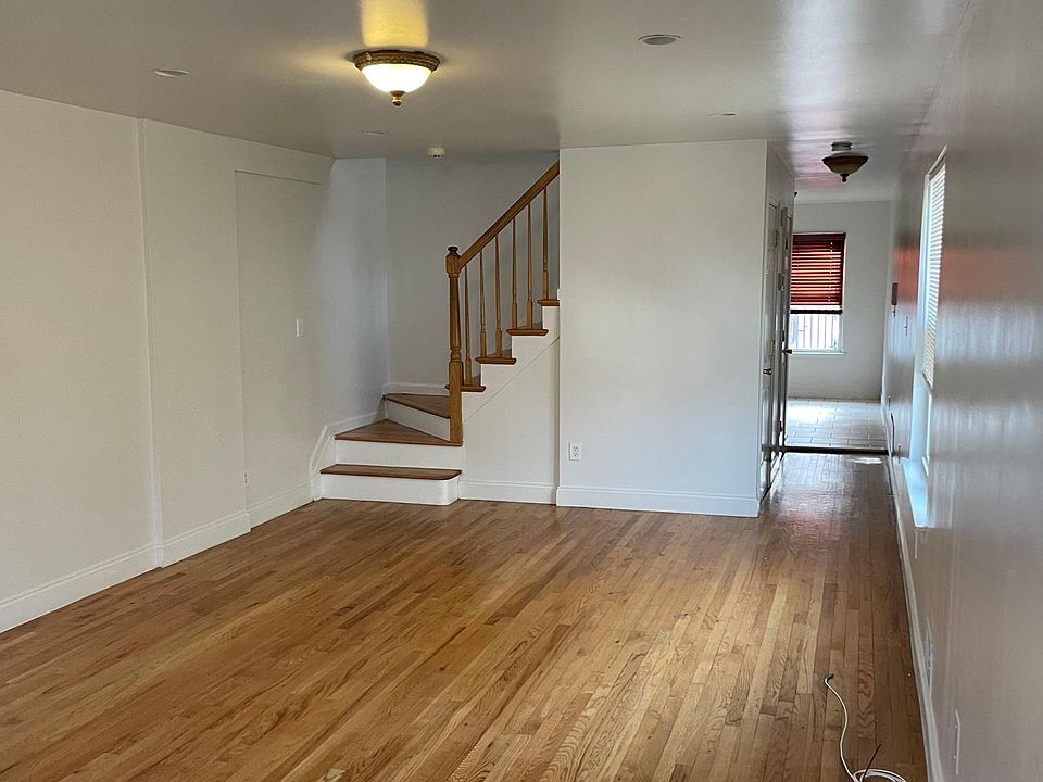 1st image of 48 Dartmouth Loop