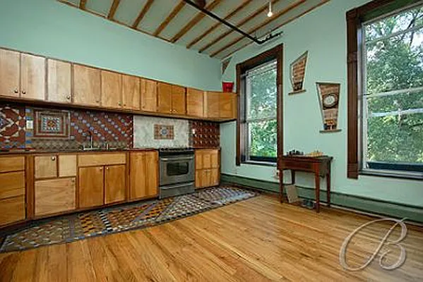 Sold by Bellmarc Realty | media 5