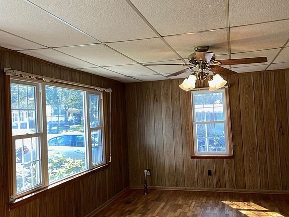 5th image of 1103 Logan Ave