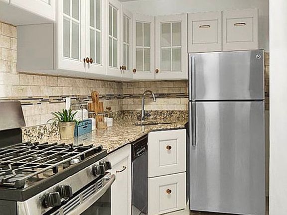 3rd image of 340 E 74th St APT 1A