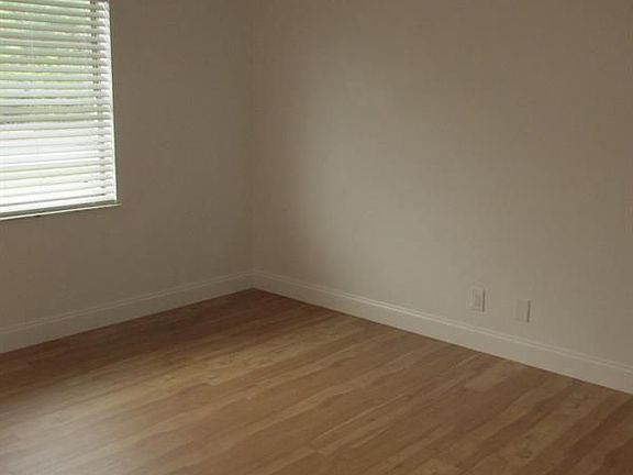 2nd image of 607 SW Seagull Ter