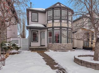 298 S Taravista St NE, Calgary, AB T3J 4S5