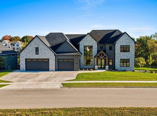 2011 Labyrinth Ln, De Pere, WI 54115