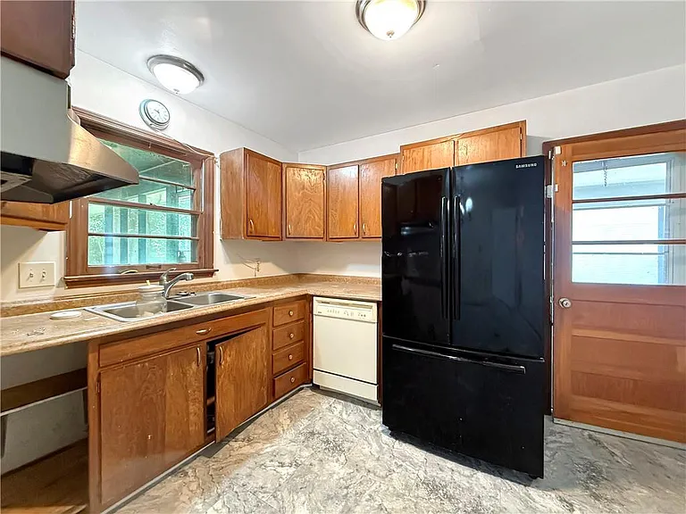 10624 Woodcock St — Photo 5