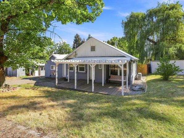 129 S Pine St, Rockford, WA 99030