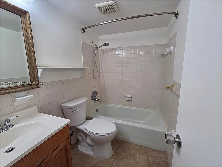 1125 NE 16th Pl #211 — Photo 14