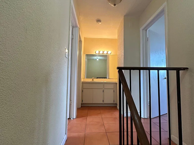 1111 NW 43rd Ave #201 — Photo 9