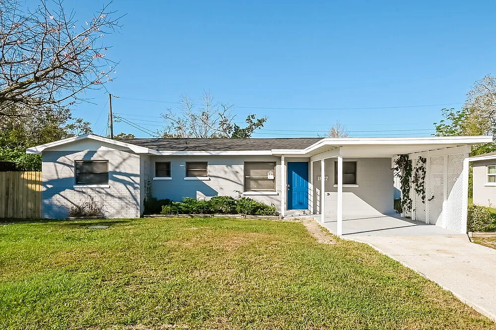 3 bed, 1.5 bath, 1243 sqft, $1,820 — Photo 1