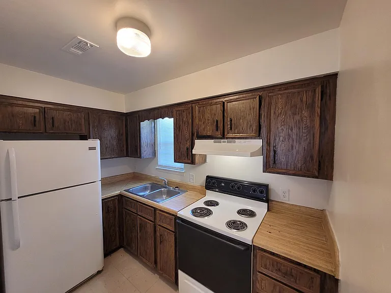 8554 Executive Dr — Photo 12