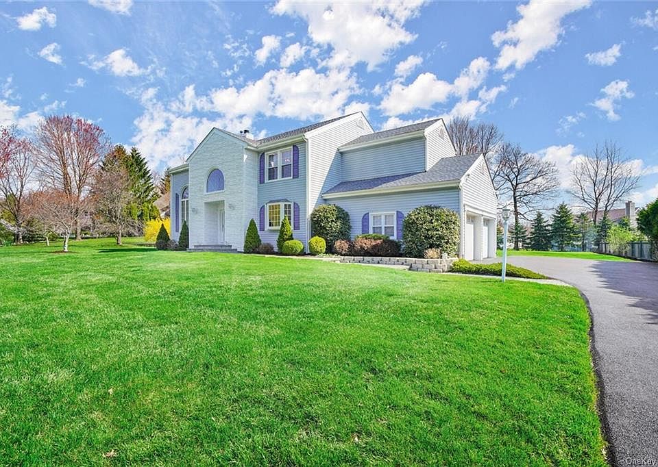 1st image of 320 Essex Fells Ct